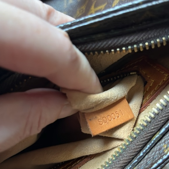 Louis Vuitton MM looping monogram authentic - Picture 6 of 6